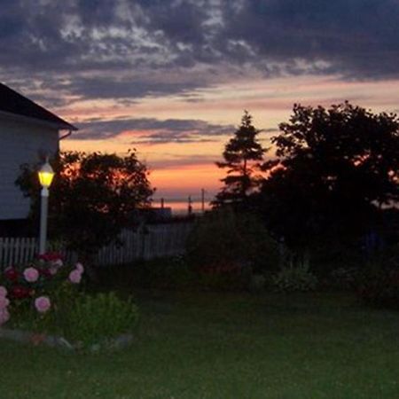 Gite La Ptite Falaise Hebergement Touristique Sainte Anne-des-Chênes Exteriör bild