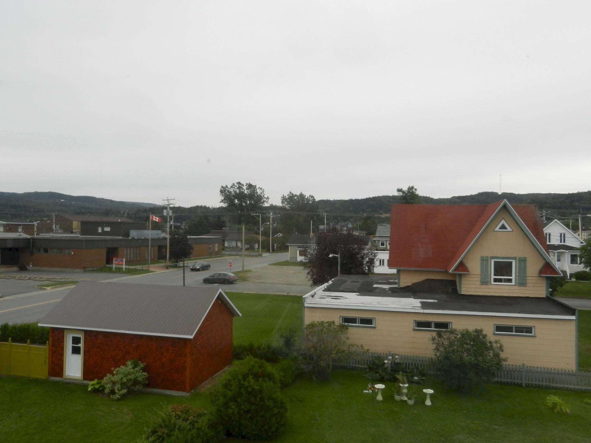 Gite La Ptite Falaise Hebergement Touristique Sainte Anne-des-Chênes Exteriör bild